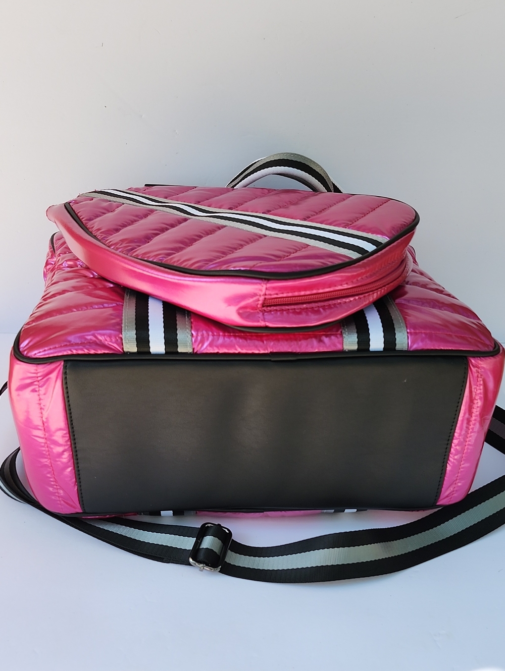 PARKER & HYDE LARGE PINK METTALIC ROYAL COURT PICKLE BALL/TENNIS BAG - Picture 5 of 13
